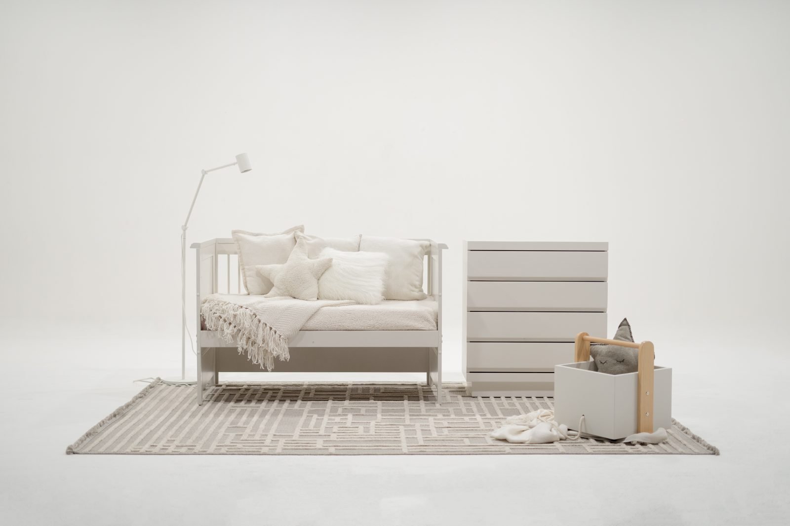 comoda, elena y baul